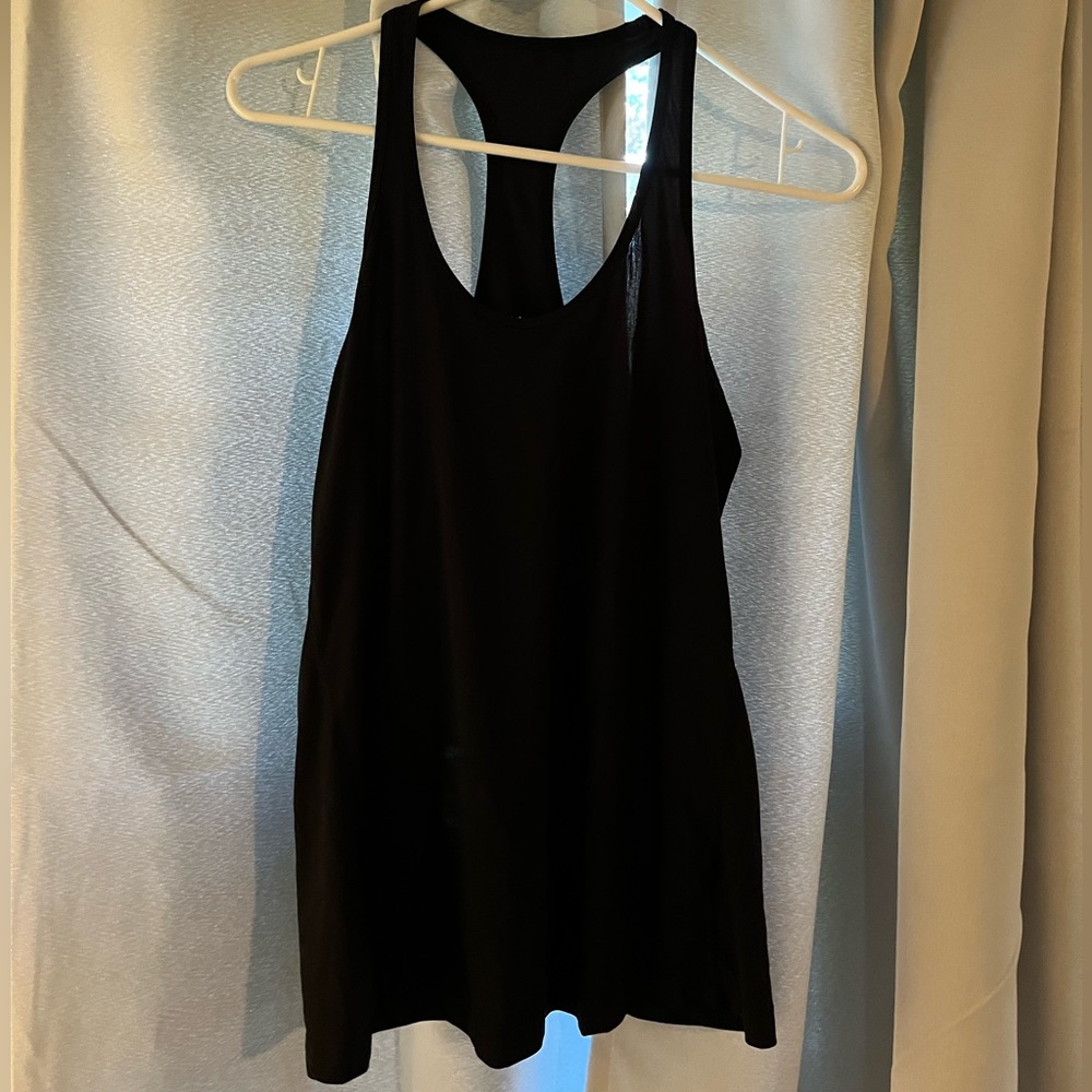 Lululemon black tank top, size 6, patterned back!
